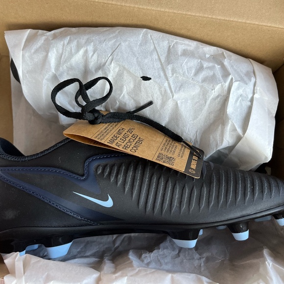 Nike Phantom 6 Club FG/MG Soccer Cleats - Picture 1 of 8